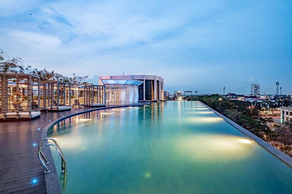 Sina Troika Residence Kota Bharu 2Br Wifi Netflix Pool Екстер'єр фото