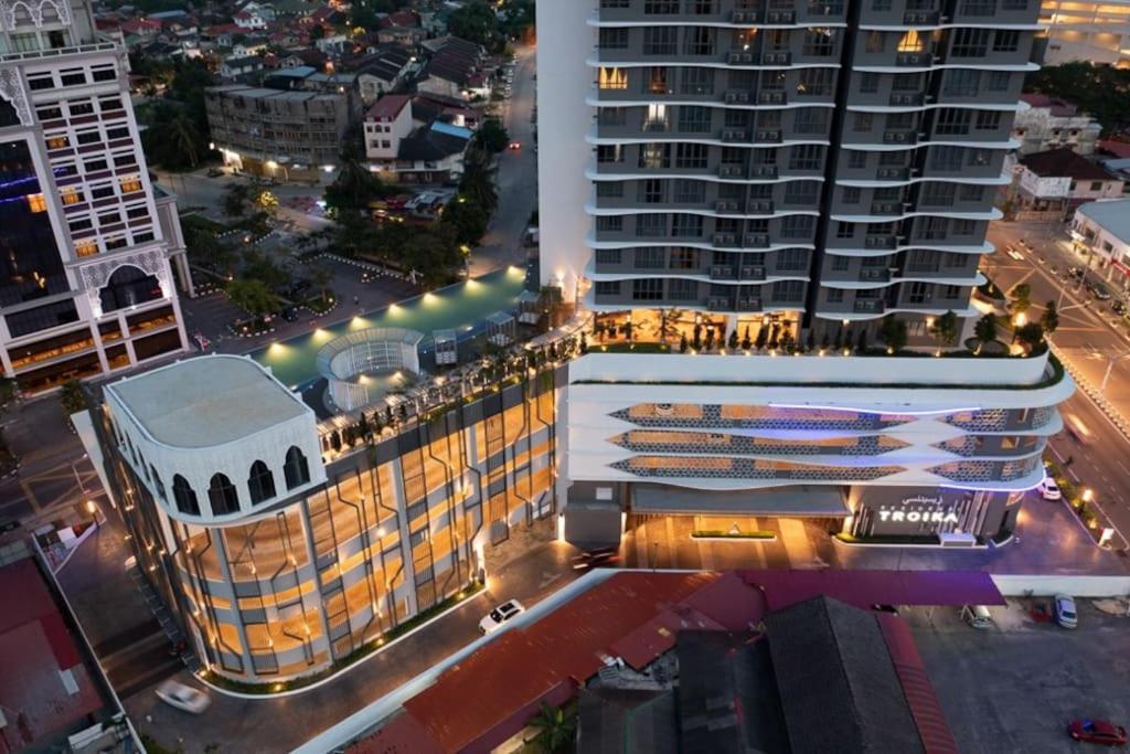Sina Troika Residence Kota Bharu 2Br Wifi Netflix Pool Екстер'єр фото