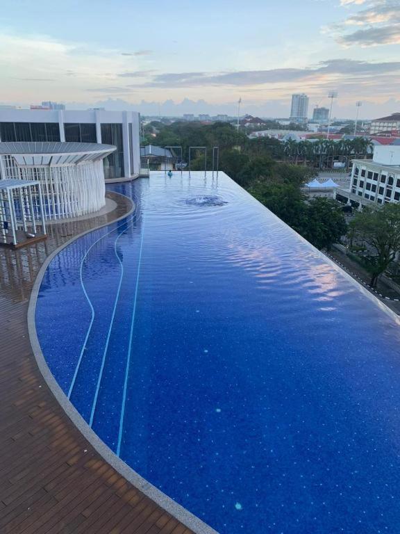 Sina Troika Residence Kota Bharu 2Br Wifi Netflix Pool Екстер'єр фото