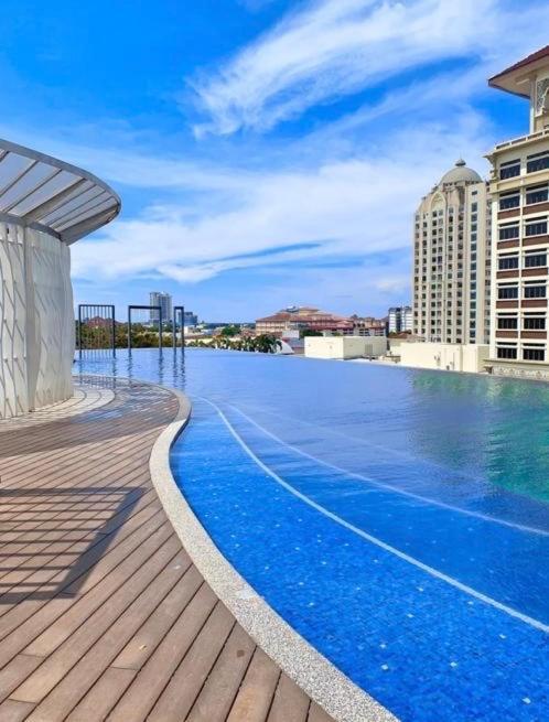 Sina Troika Residence Kota Bharu 2Br Wifi Netflix Pool Екстер'єр фото